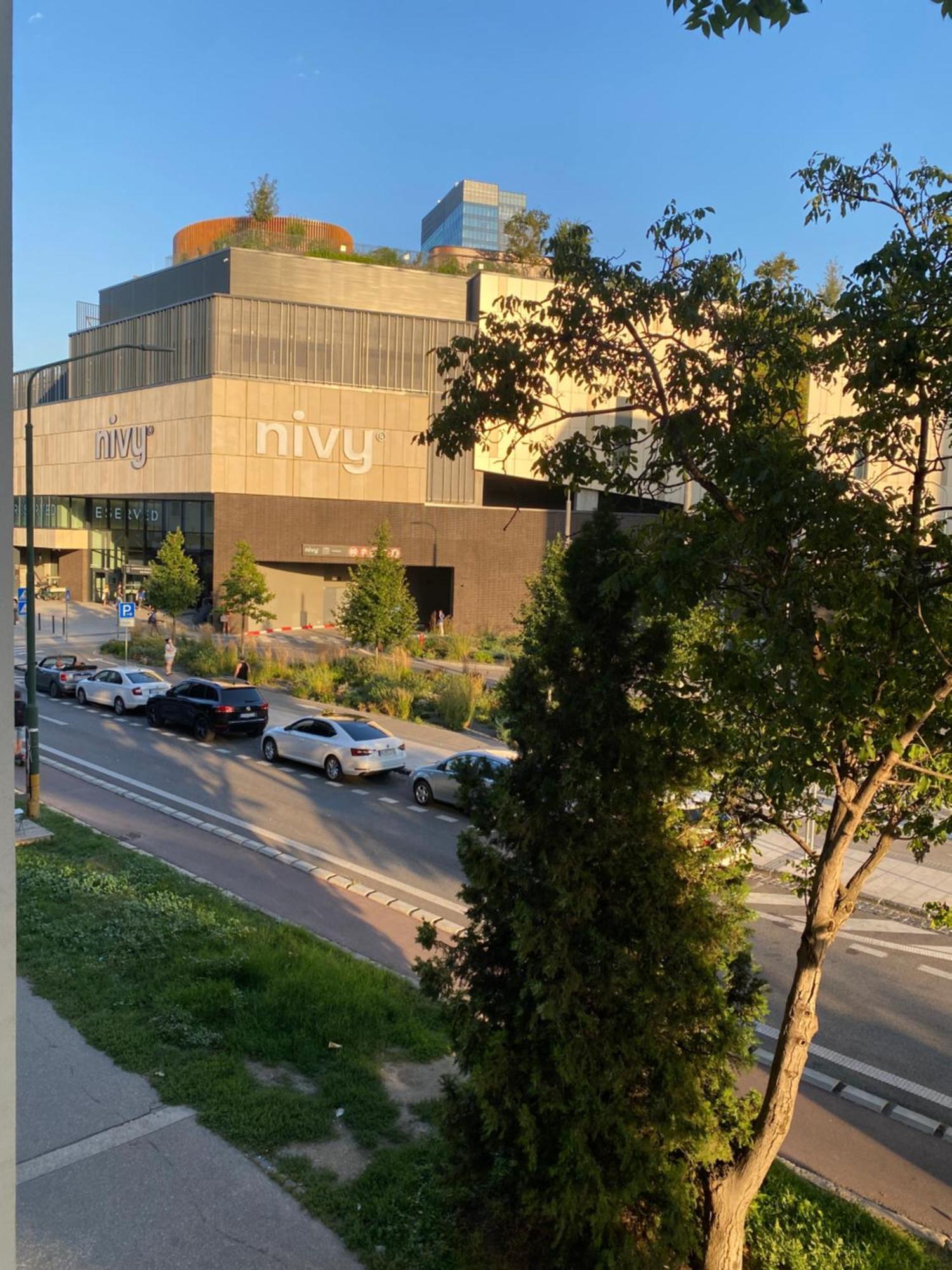 James Dean Apartment - Next To Nivy Bus Station & Mall Μπρατισλάβα Εξωτερικό φωτογραφία